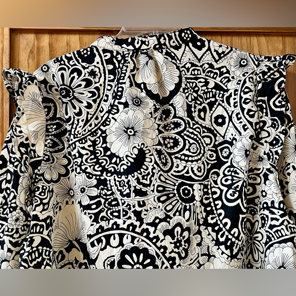 Umgee Monochrome Floral Top - Picture 4 of 14